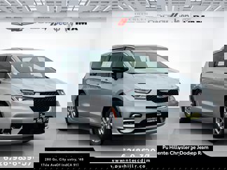 Certified 2024 Chrysler Pacifica Touring-L image 1