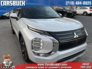 Used 2022 Mitsubishi Outlander SE image 1