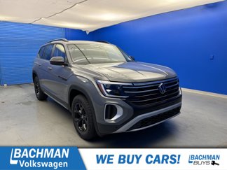 New 2025 Volkswagen Atlas Peak Edition SE image 1