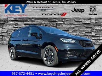 New 2026 Chrysler Pacifica Limited w/ S Appearance Package image 1