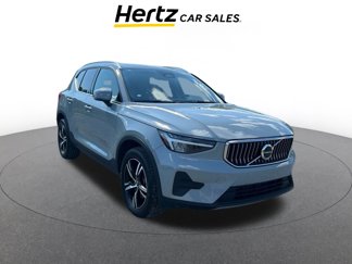 Used 2024 Volvo XC40 B5 Core image 1