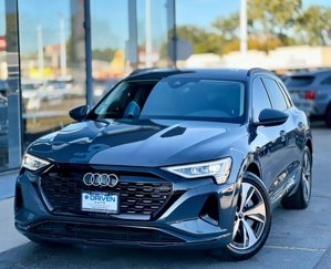 Used 2024 Audi Q8 e-tron Premium video 1
