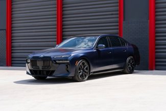 Used 2024 BMW i7 xDrive60 image 1