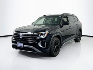 Used 2024 Volkswagen Atlas Peak Edition SE image 1