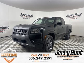 Used 2025 Nissan Frontier SV image 1