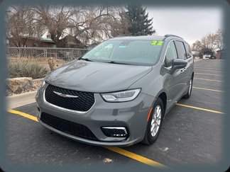 Used 2022 Chrysler Pacifica Touring-L image 1