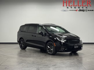 New 2026 Chrysler Pacifica Limited image 1