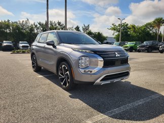 Used 2024 Mitsubishi Outlander SE image 1