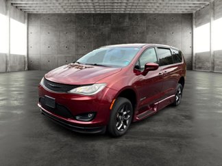 Used 2020 Chrysler Pacifica Touring w/ S Appearance Package image 1