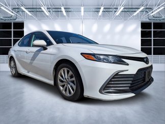 Used 2022 Toyota Camry LE image 1