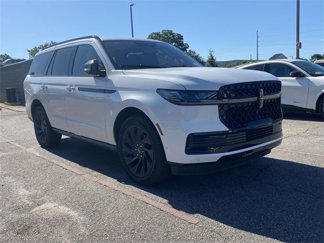 Used 2025 Lincoln Navigator Reserve image 1