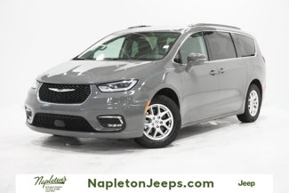 Used 2022 Chrysler Pacifica Touring-L image 1