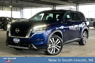 New 2025 Nissan Pathfinder Platinum image 1