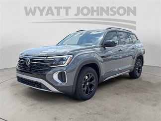 New 2025 Volkswagen Atlas Peak Edition SE image 1