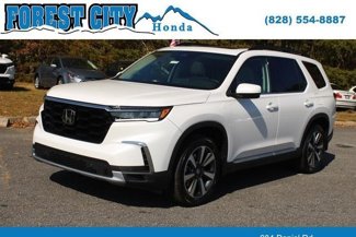 New 2025 Honda Pilot Touring image 1