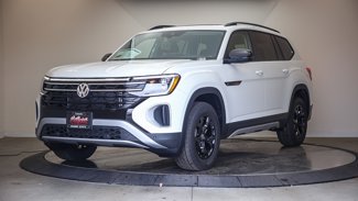 New 2025 Volkswagen Atlas Peak Edition SE image 1