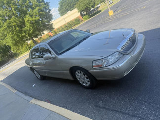 Used 2008 Lincoln Town Car Signature Limited image 1
