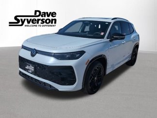 New 2025 Volkswagen Tiguan SE R-Line image 1