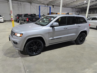 Used 2017 Jeep Grand Cherokee Altitude image 1