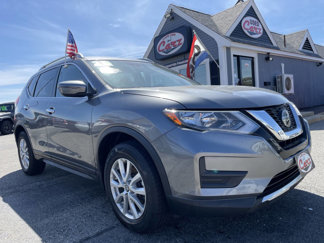 Used 2020 Nissan Rogue SV image 1
