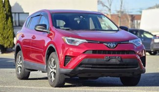 Used 2018 Toyota RAV4 LE image 1
