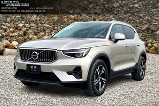 Used 2023 Volvo XC40 B5 Plus image 1