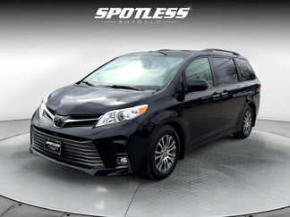 Used 2020 Toyota Sienna XLE w/ XLE Navigation Package image 1