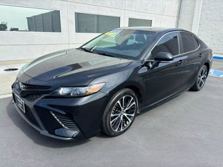 Used 2020 Toyota Camry SE image 1