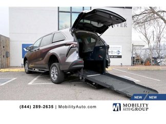 New 2024 Toyota Sienna LE image 1