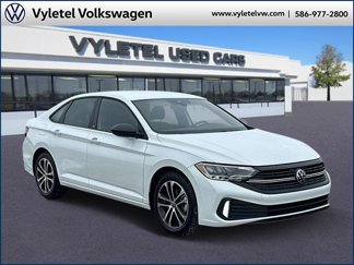 Used 2024 Volkswagen Jetta Sport image 1