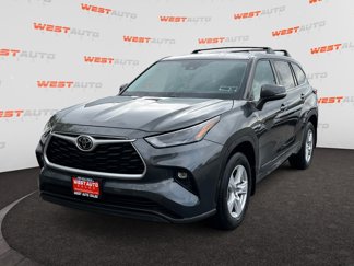 Used 2022 Toyota Highlander LE image 1