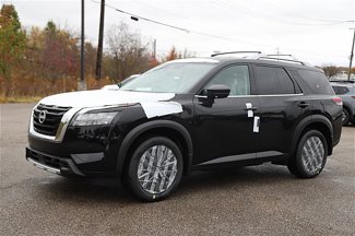 New 2025 Nissan Pathfinder SL w/ SL Premium Package image 1