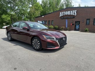Used 2023 Nissan Altima 2.5 SV w/ SV Premium Package image 1