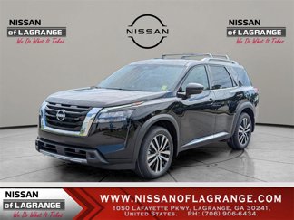 New 2025 Nissan Pathfinder Platinum image 1