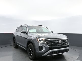 New 2025 Volkswagen Atlas Peak Edition SE image 1
