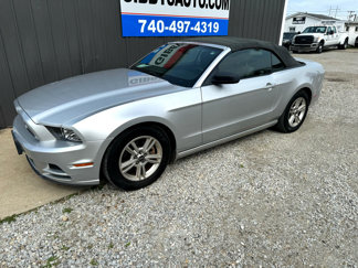 Used 2014 Ford Mustang Convertible image 1