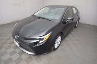 Certified 2025 Toyota Corolla XLE image 1