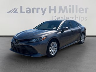 Used 2020 Toyota Camry LE image 1