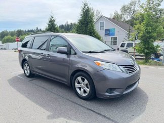 Used 2017 Toyota Sienna LE image 1