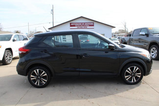 Used 2019 Nissan Kicks SV image 1