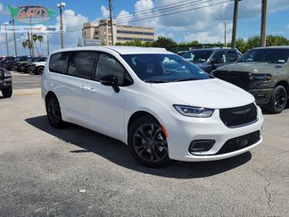 New 2026 Chrysler Pacifica Select image 1