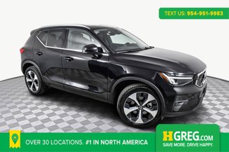 Used 2025 Volvo XC40 B5 Plus image 1