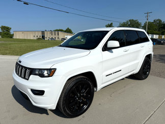 Used 2018 Jeep Grand Cherokee Altitude image 1