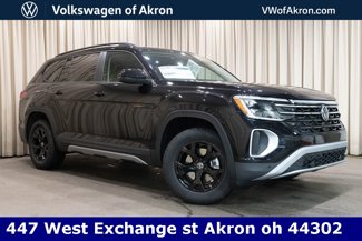 New 2025 Volkswagen Atlas Peak Edition SE image 1