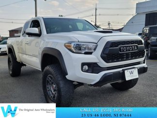 Used 2017 Toyota Tacoma TRD Off-Road image 1