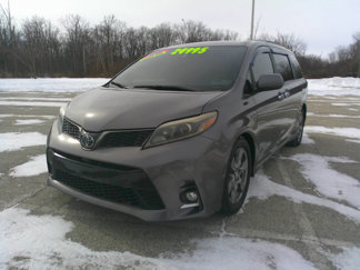 Used 2018 Toyota Sienna SE image 1