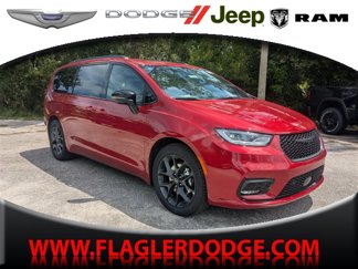 New 2026 Chrysler Pacifica Limited image 1