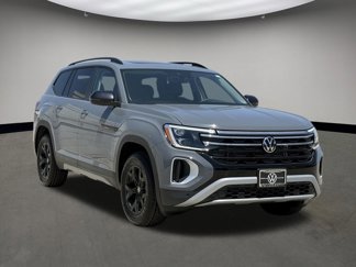 New 2025 Volkswagen Atlas Peak Edition SE image 1
