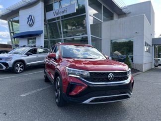 Certified 2024 Volkswagen Taos SE image 1