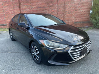 Used 2017 Hyundai Elantra SE image 1